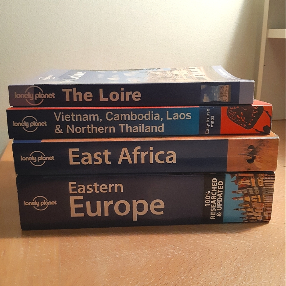 Bundle Lonely Planet Travel Books :Eastern Europe, Loire, East Africa, Vietnam